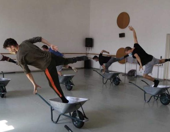 "Poziv na Svi marš na ples" nova predstava Balkan Dance Projecta