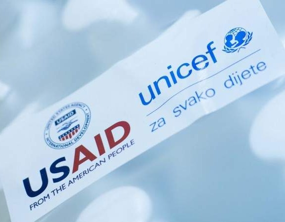 UNICEF i USAID: Sigurno otvaranje škola, donacija sredstava za dezinfekciju