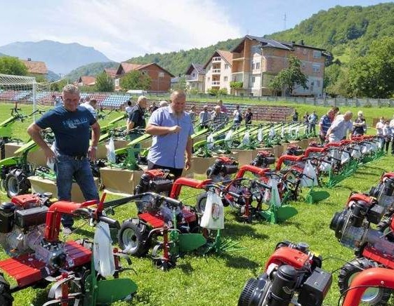 Općina Hadžići dodijelila poljoprivrednicima mehanizaciju vrijednu 177.000 KM