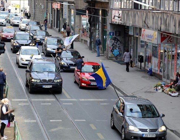 Sarajevom prodefilirala kolona vozila u znak potpore Bošnjacima Crne Gore
