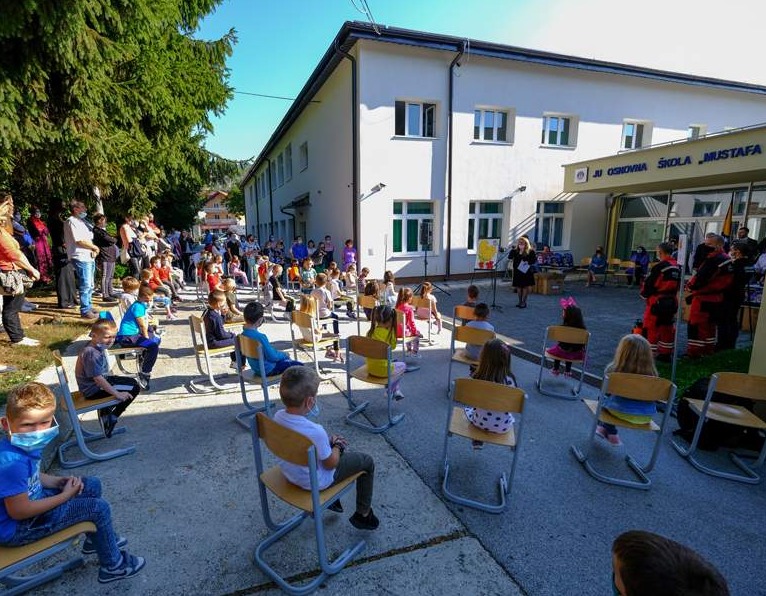 Školski pribor i knjige za oko 1.300 učenika prvog razreda u Novom Gradu