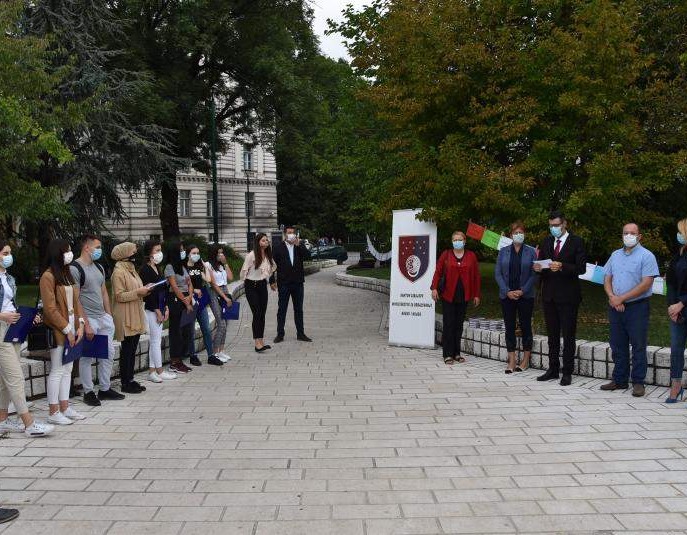 Ministar Krivić sa suradnicima obilježio Međunarodni dan pismenosti: "Novo obrazovanje za novo doba"