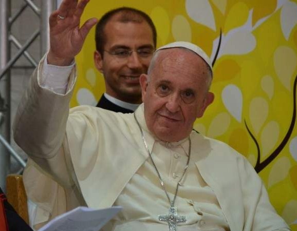 Papa Franjo pomaže migrante u BiH