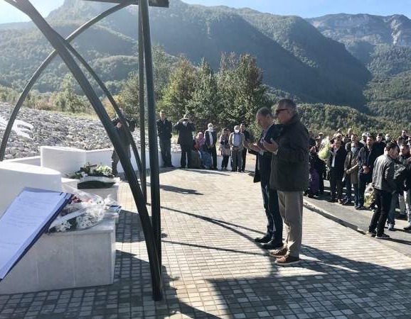 Otkriven spomenik herojima Zaimu Imamoviću i Kenanu Mehaniću