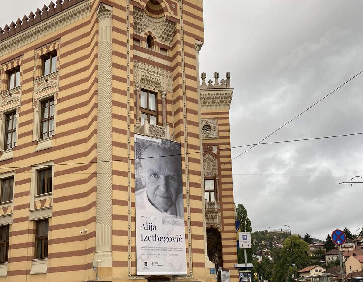 U Vijećnici 19. oktobra izložba i Akademija povodom sedamnaeste godišnjice smrti Alije Izetbegovića