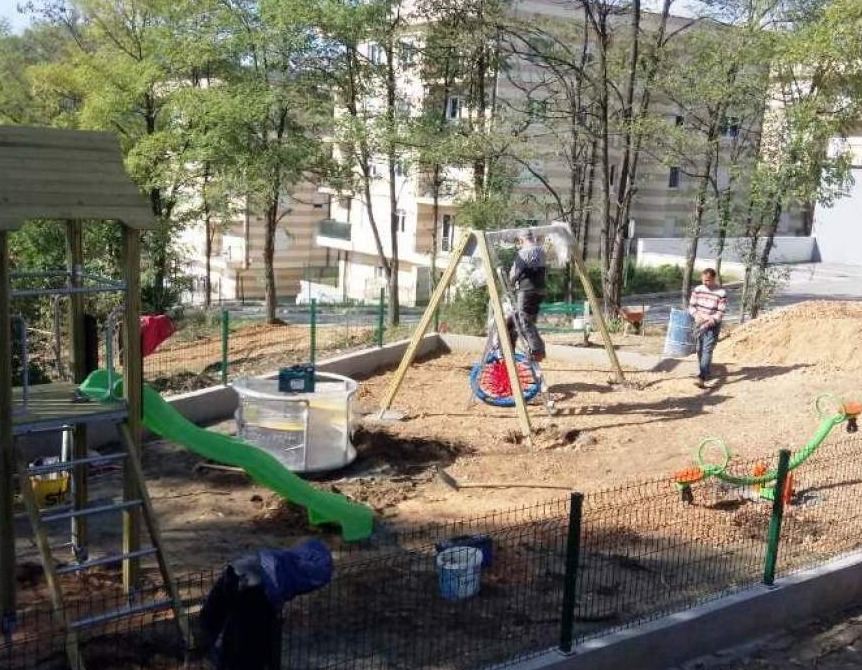 Privode se kraju radovi na izgradnji novog igrališta na Kromolju
