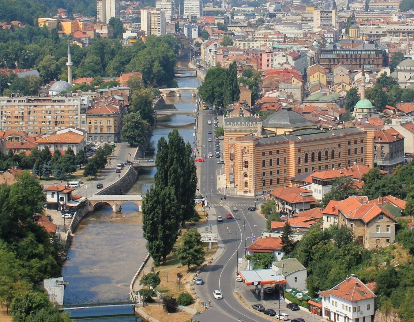  U Sarajevu sunčano vrijeme uz malu do umjerenu oblačnost