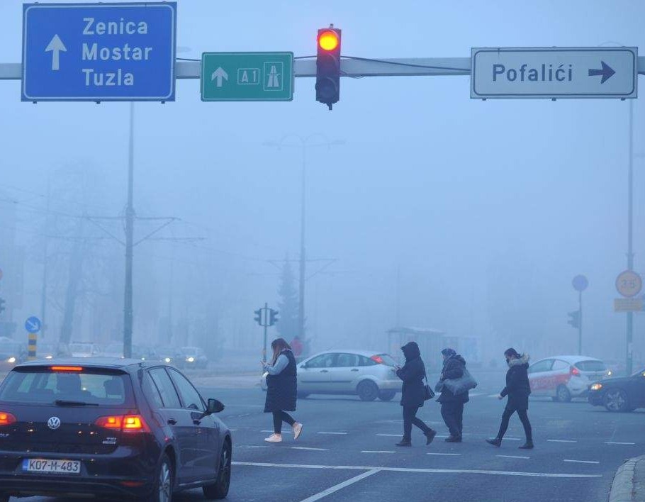 BIHAMK: Upozorenje vozačima zbog magle, poledice i odrona
