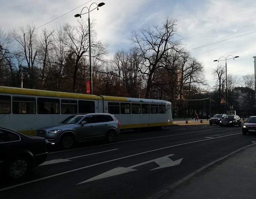 Zbog radova na određenim dionicama usporen saobraćaj