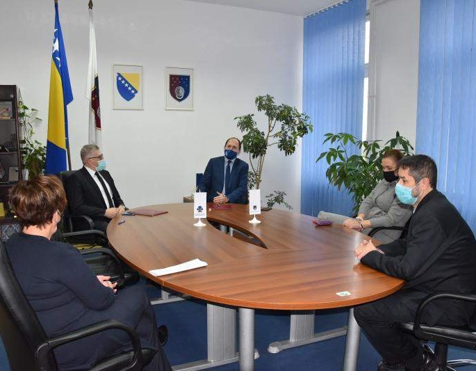 Potpisan Sporazum između Vlade KS i Gospodarske komore KS: Dogovoren model pomoći gospodarstvenicima u KS