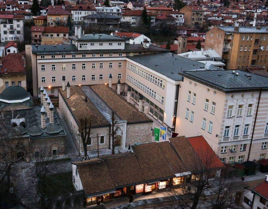 Na današnji dan 1537. godine u Sarajevu  osnovana Gazi Husrev-begova medresa