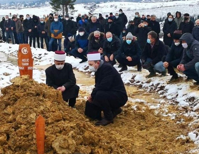 Klanjana dženaza Tariku Heliću