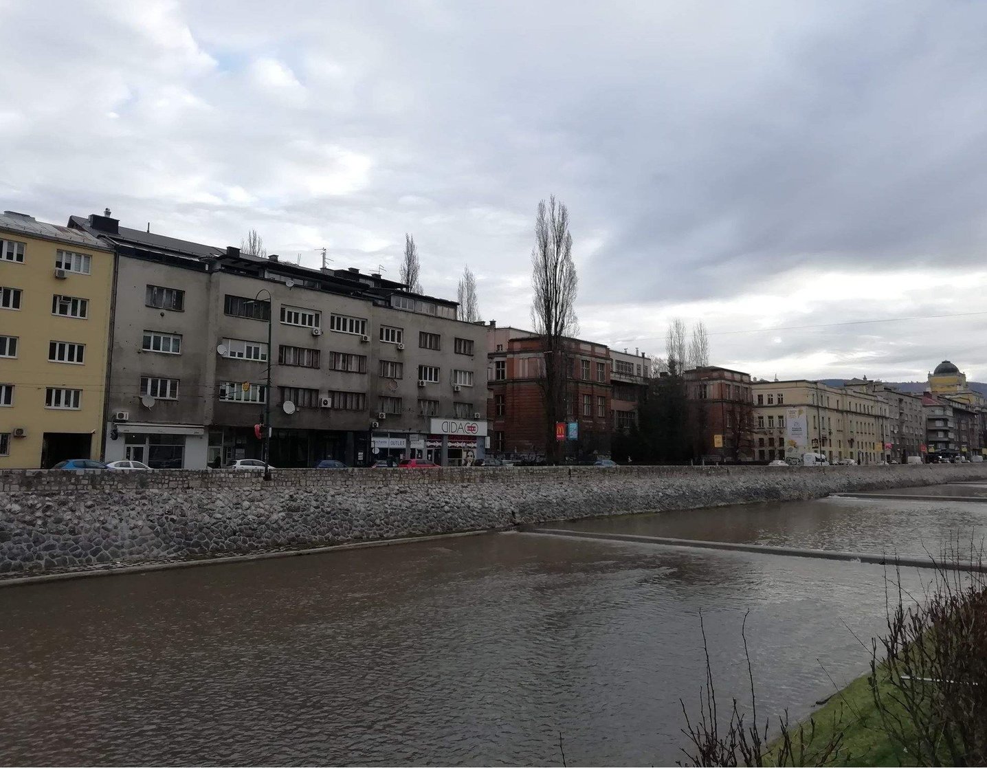 U Sarajevu pretežno oblačno uz postepeno razvedravanje