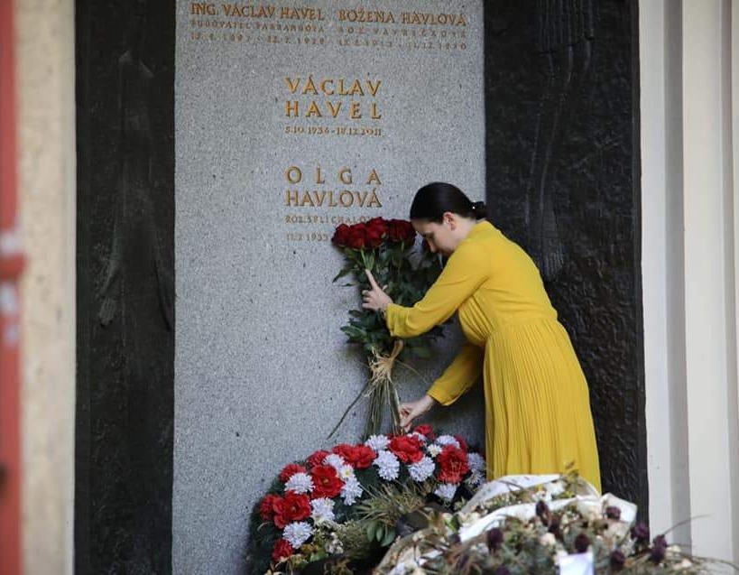 Izaslanstvo Grada Sarajeva položilo cvijeće na grob Vaclava Havela