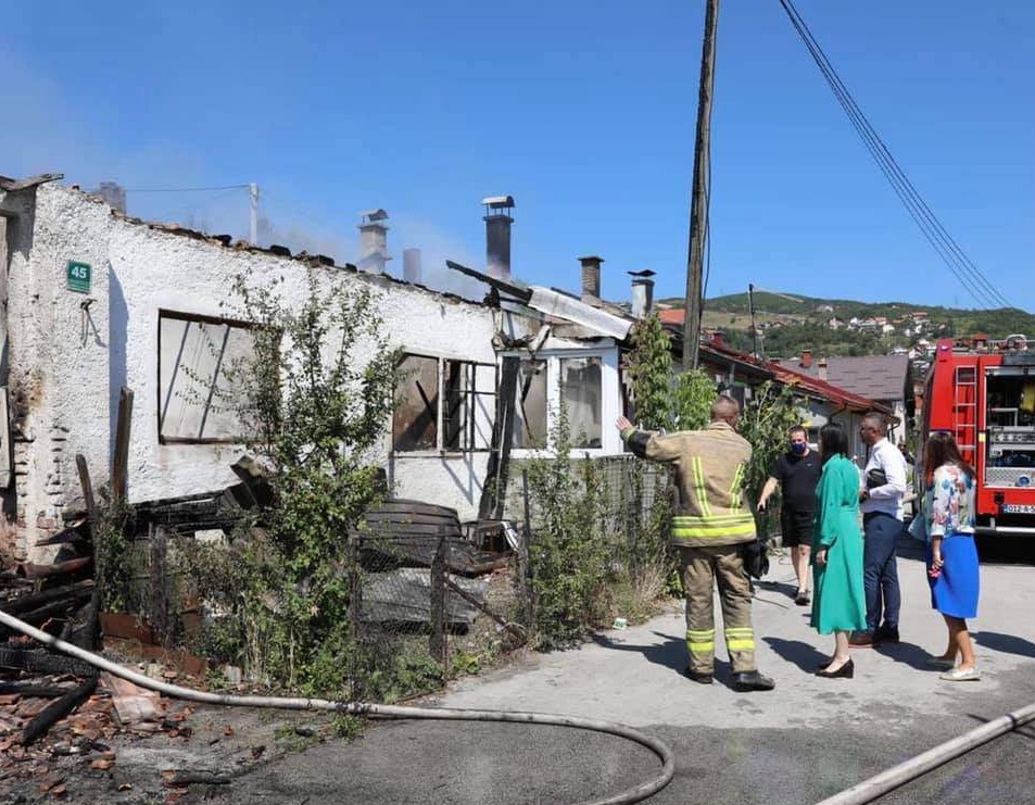 Benjamina Karić obišla lokaciju u Buća Potoku gdje je izbio požar 