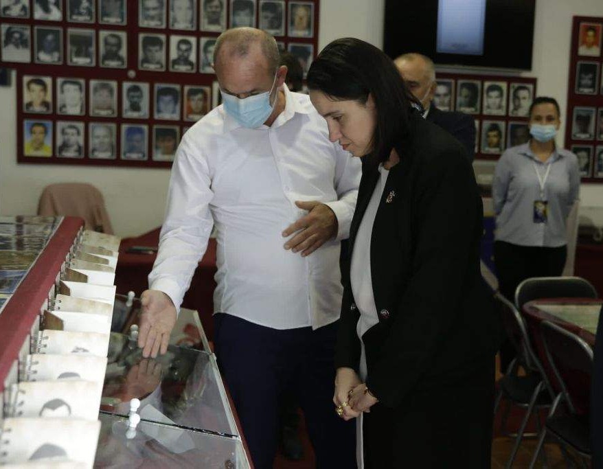 Benjamina Karić posjetila Spomen sobu šehidima i poginulim borcima Općine Vogošća
