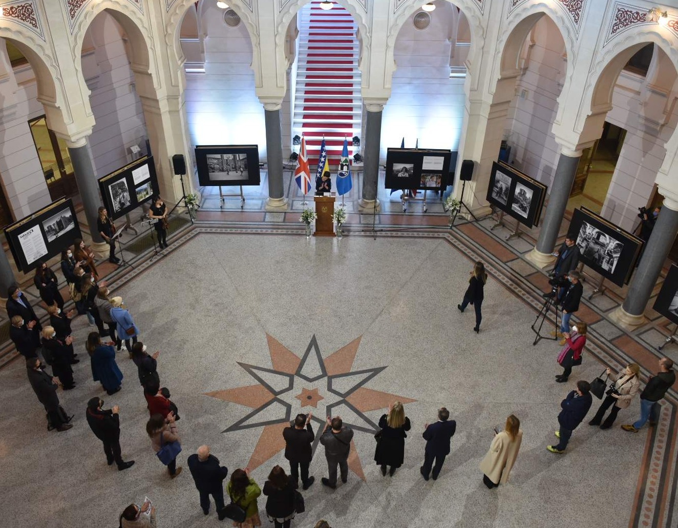 Vijećnica: Otvorena izložba „Dječji pogled kroz foto objektiv” 