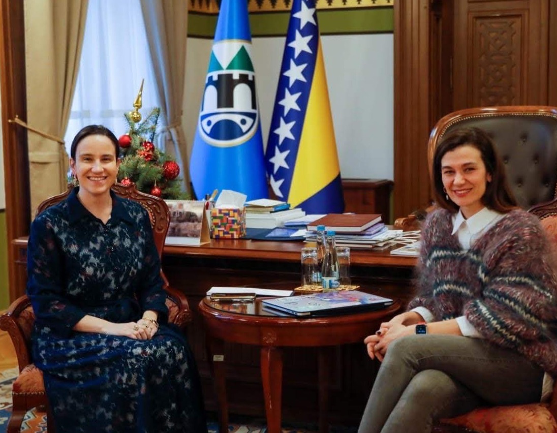 Najava izložbe u Sarajevu: Benjamina Karić ugostila Aidu Redžepagić