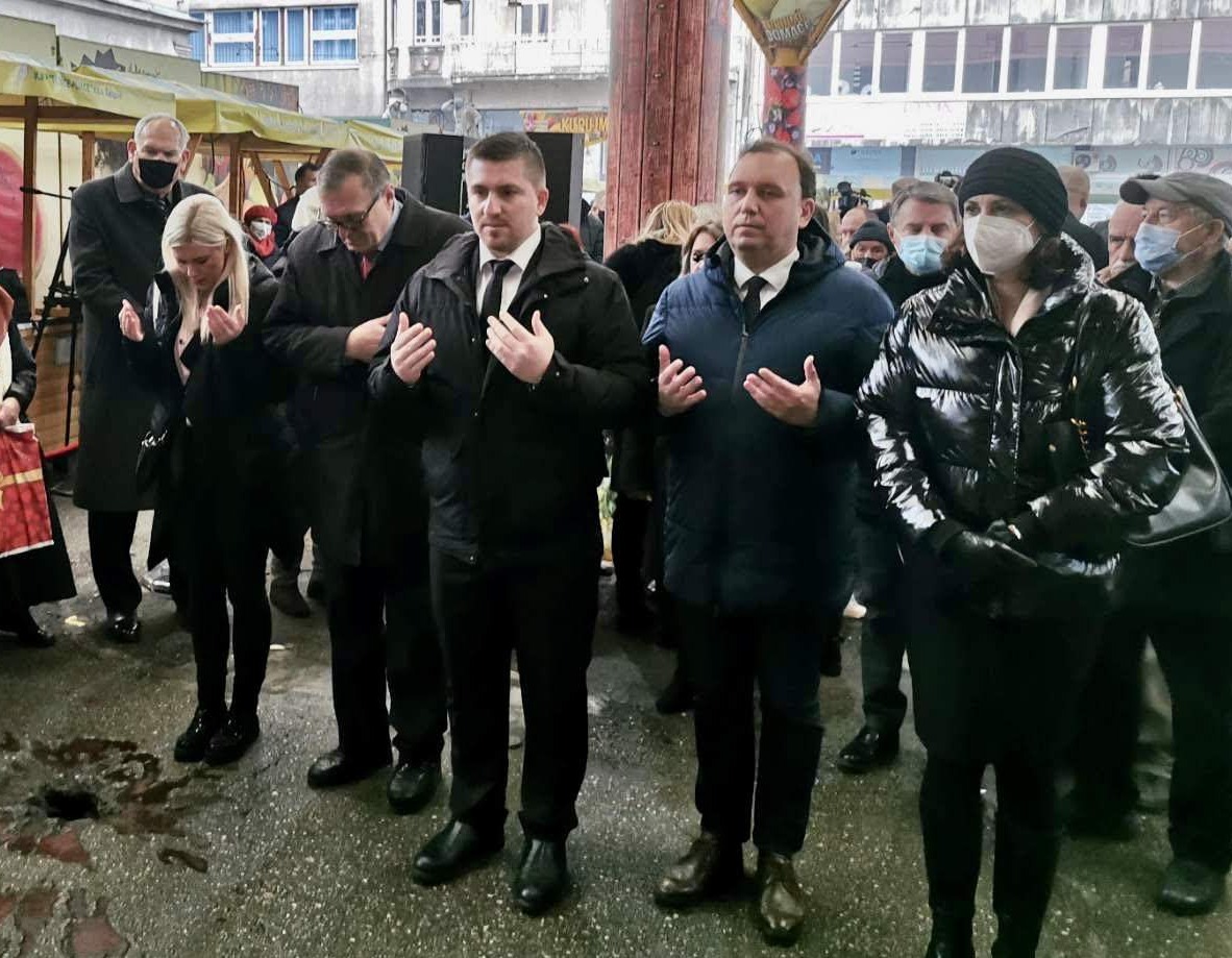 Izaslanstvo Grada Sarajeva odalo počast žrtvama masakra na pijaci Markale
