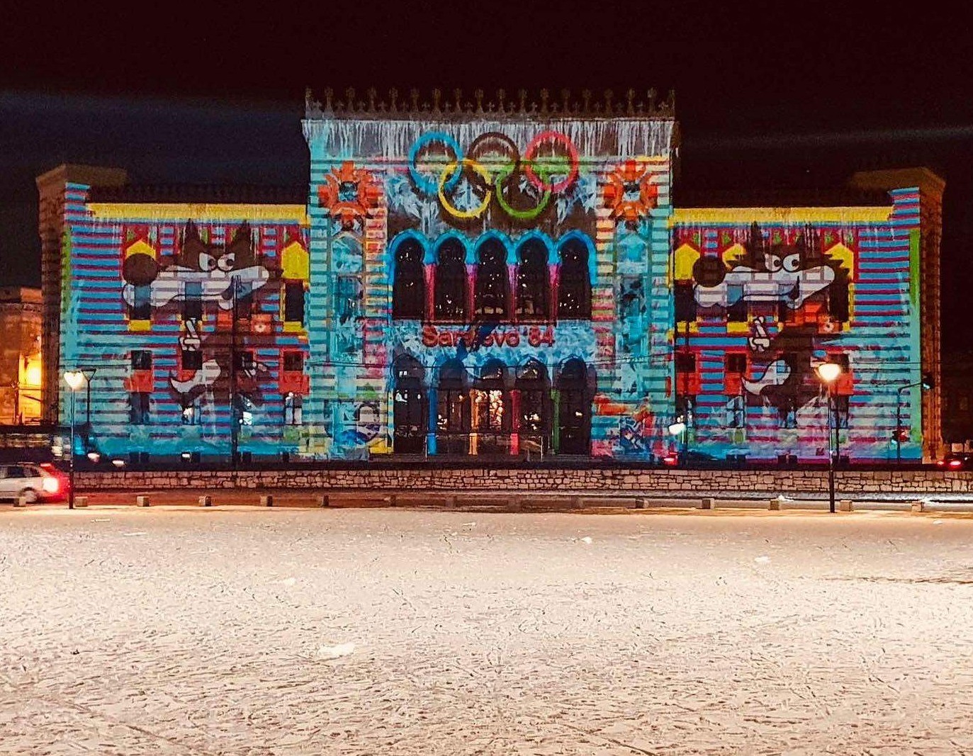 Vijećnica osvijetljena povodom 38. godišnjice Zimskih olimpijskih igara