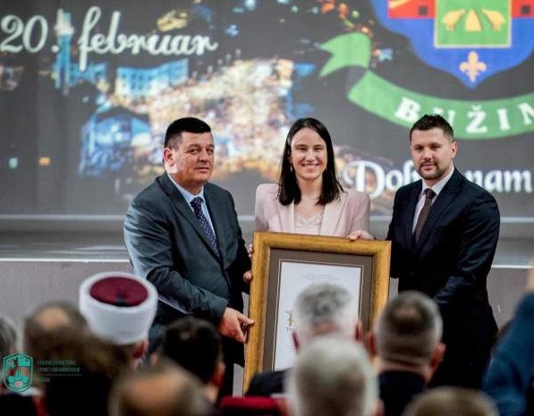 Gradonačelnici Karić priznanje "Počasni građanin Bužima"