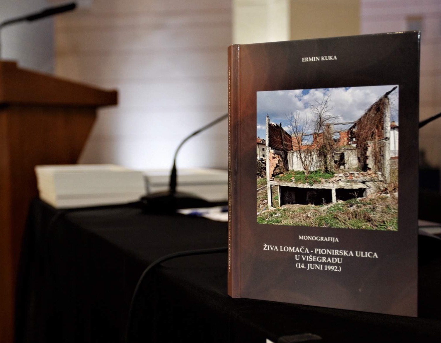 U Vijećnici održana promocija Monografije "Živa lomača – Pionirska ulica u Višegradu"