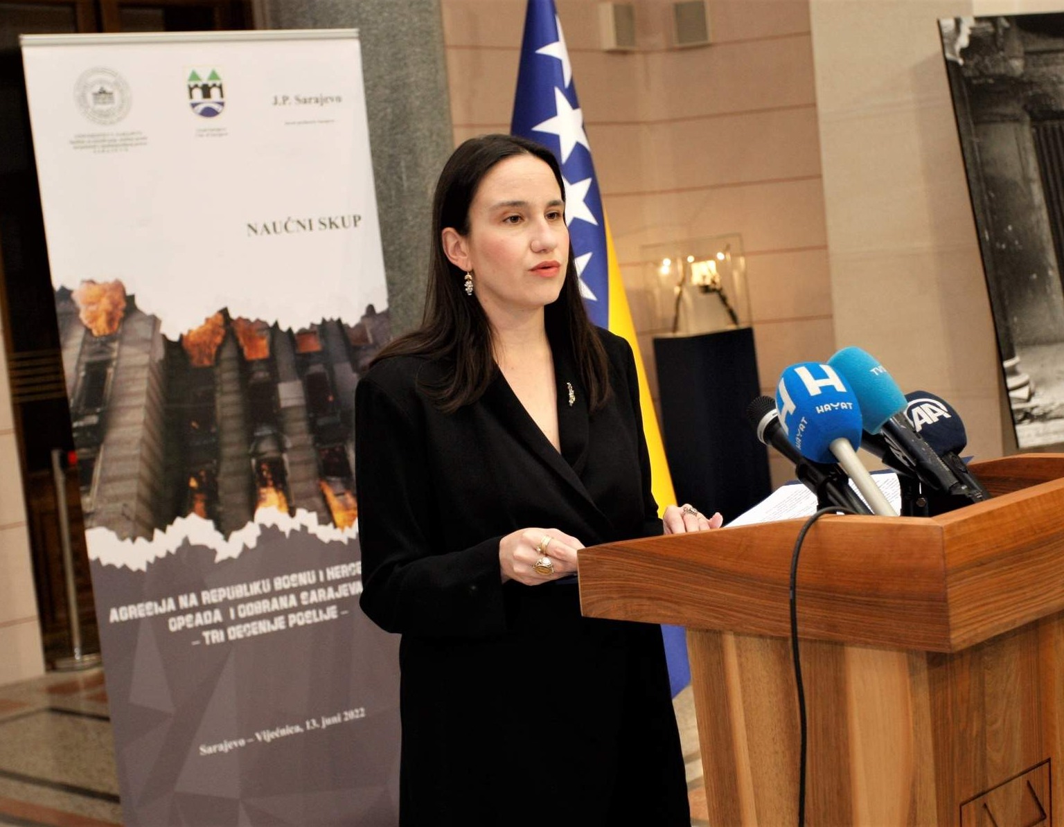 Karić na znanstvenom skupu u Vijećnici: Nema ništa dragocjenije od mira, slobode i istine
