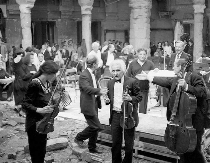 Podsjetnik na lipanj ’94.: Razrušena Vijećnica, Zubin Mehta i Mocartov „Requiem“ 