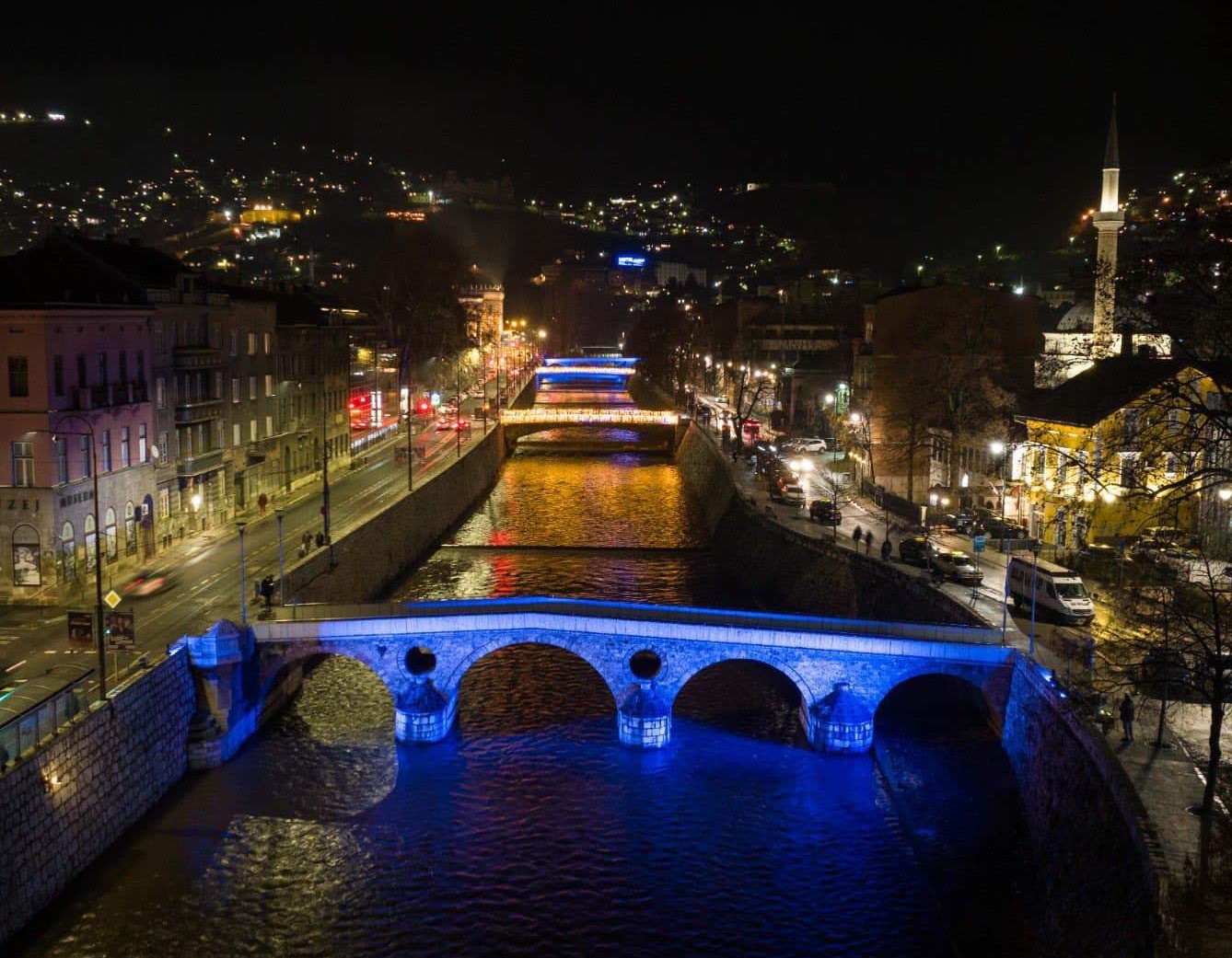 Sarajevski mostovi osvijetljeni u boji Europske unije