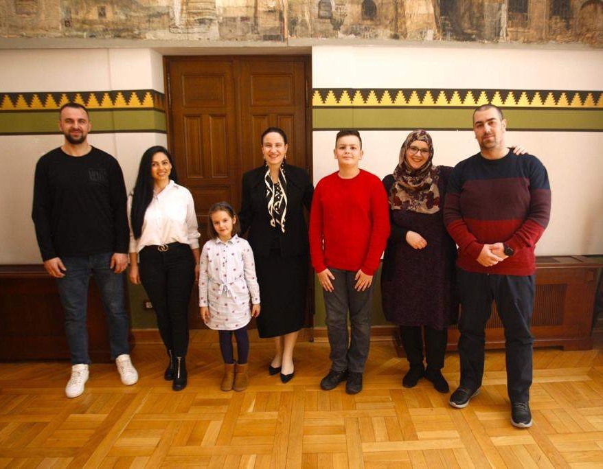 Karić s malim humanitarcima Daliom Hajdarbašić i Bilalom Andelijom