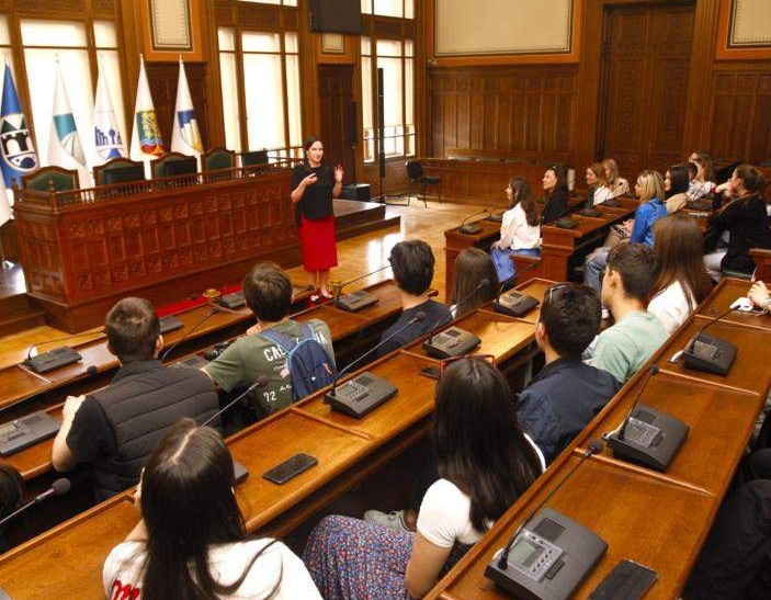 Trinaesta beogradska i Prva sarajevska gimnazija u posjeti Vijećnici