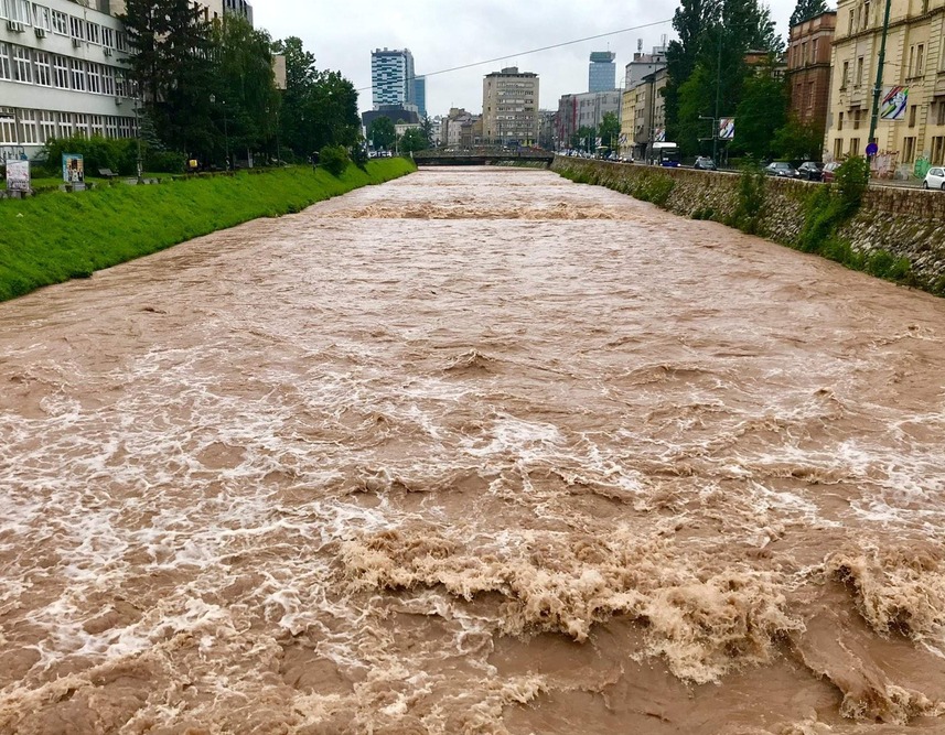 Gradska služba za komunalne poslove obišla teren na području korita rijeke Miljacke