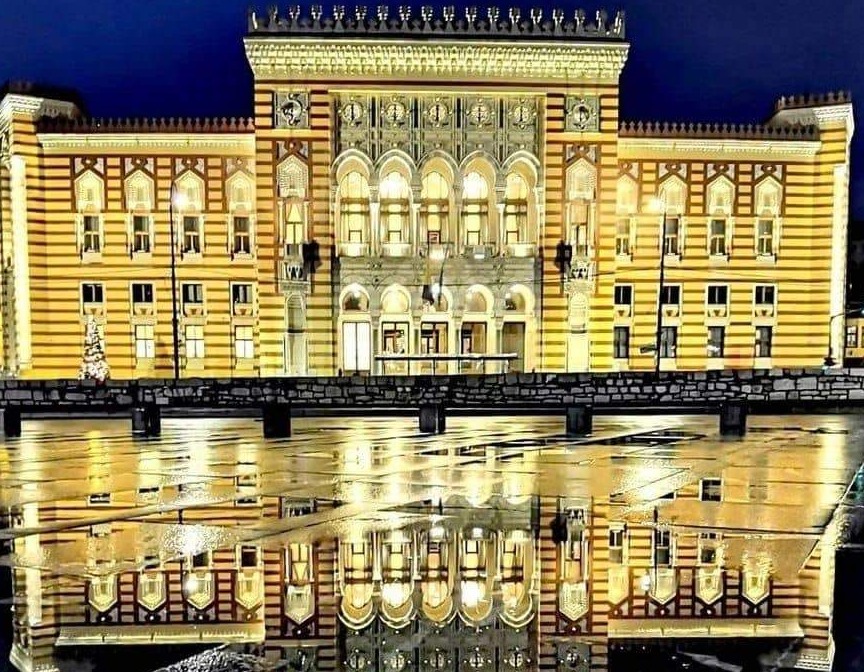 Karić: Prijedlog odluke o obustavi projekcija na fasadi Vijećnice