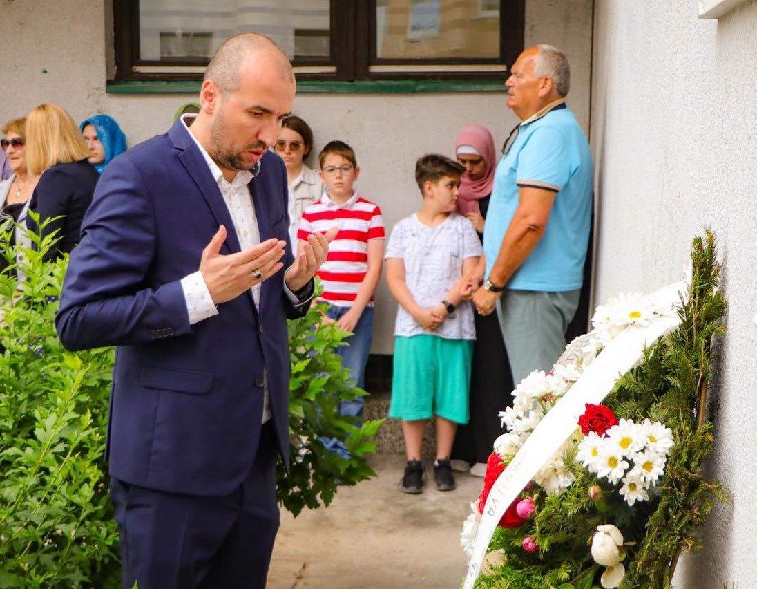 Vijećnik Deljković odao počast ubijenoj djeci u Bakarevićevoj ulici
