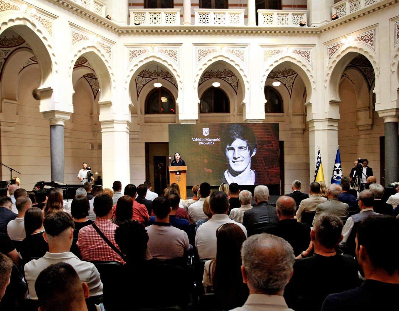 Karić na komemoraciji za Vahidina Musemića: Ostat će primjer kako se do zadnjeg dana, do zadnjeg daha, voli svoj klub i svoj grad