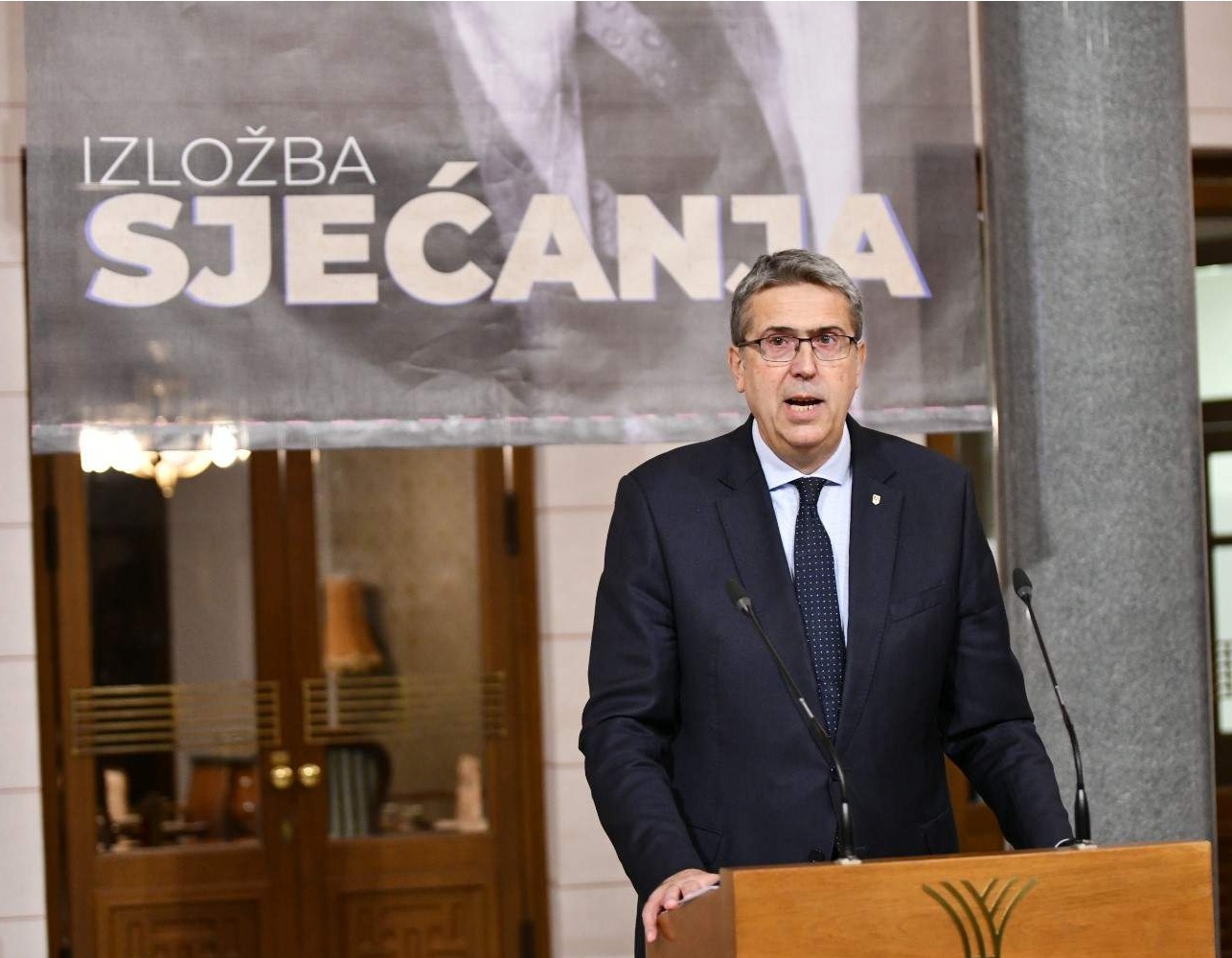 Vijećnica: Zamjenik gradonačelnice Avdić na otvaranju izložbe „Sjećanja“ posvećenoj Aliji Izetbegoviću