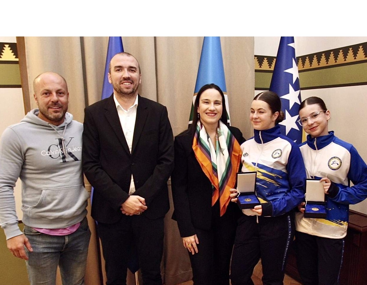 Karić ugostila uspješne bh. karatašice Zaru i Tanu Gegić