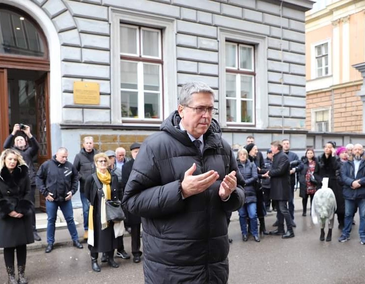 Avdić nazočio obilježavanju 30. godišnjice ubojstva naših građana ispred OŠ „Safvet-beg Bašagić"