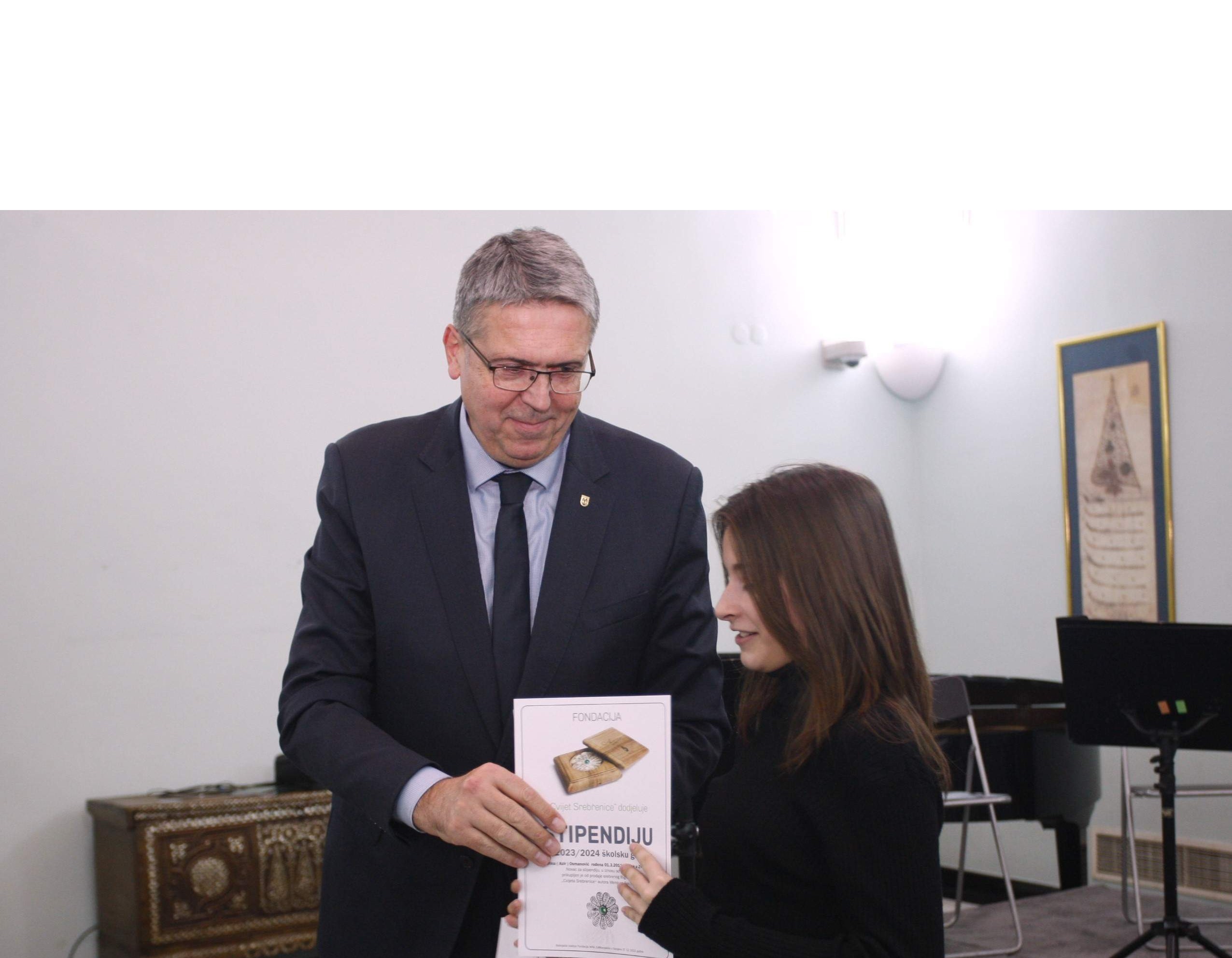 Fondacija "Srebreni Cvijet Srebrenice": Samir Avdić na svečanoj dodjeli stipendija
