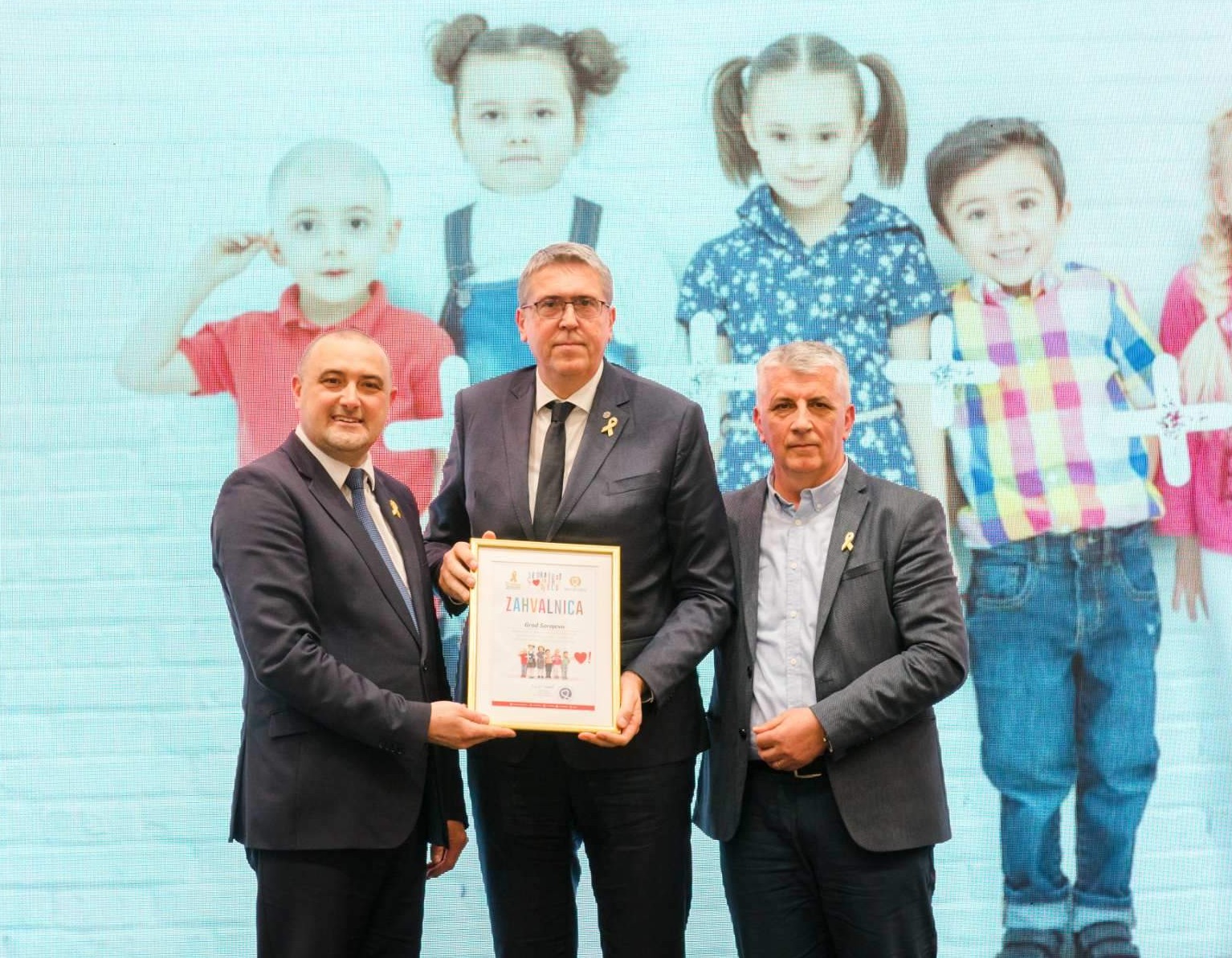 Avdić u ime Grada Sarajeva primio Zahvalnicu za potporu Udruzi "Srce za djecu oboljelu od raka"