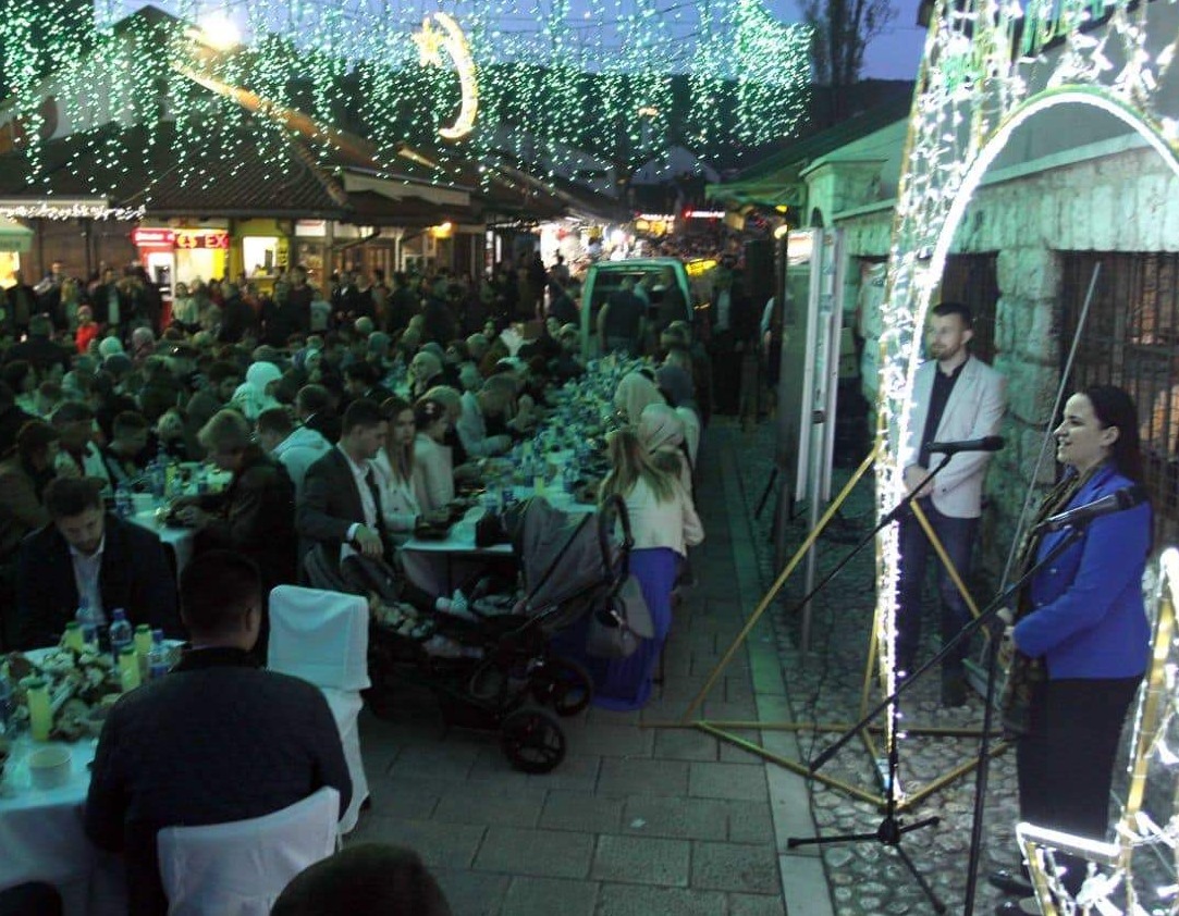 Baščaršijski trg: Iftar na otvorenom za građane Sarajeva