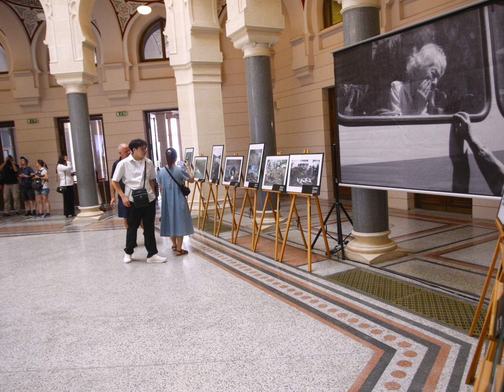Očuvanje kulture sjećanja: Multimedijalna prezentacija fotografija Paula Lowea i Muhameda Mujkića