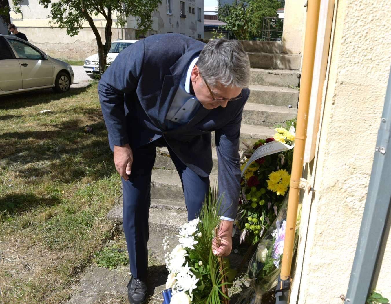 Zamjenik gradonačelnice Avdić odao počast ubijenim sugrađanima u ulici Jukićeva