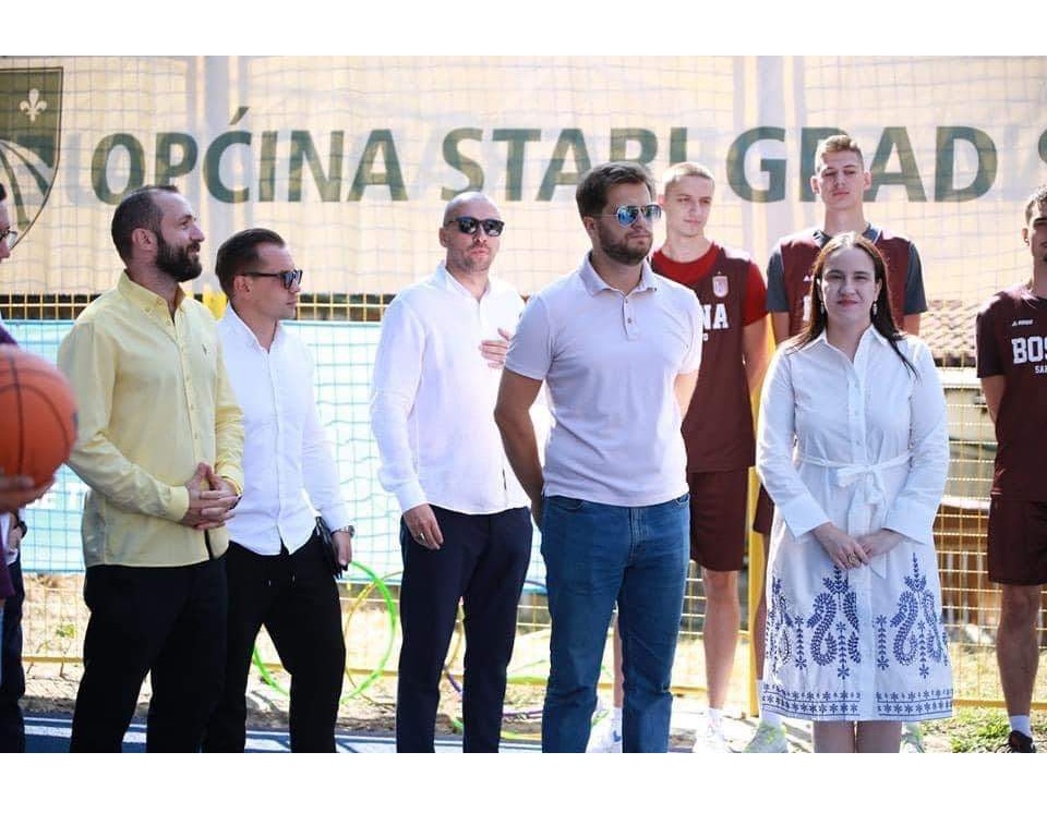Karić - Čengić: Otvoreno obnovljeno igralište u MZ Medrese