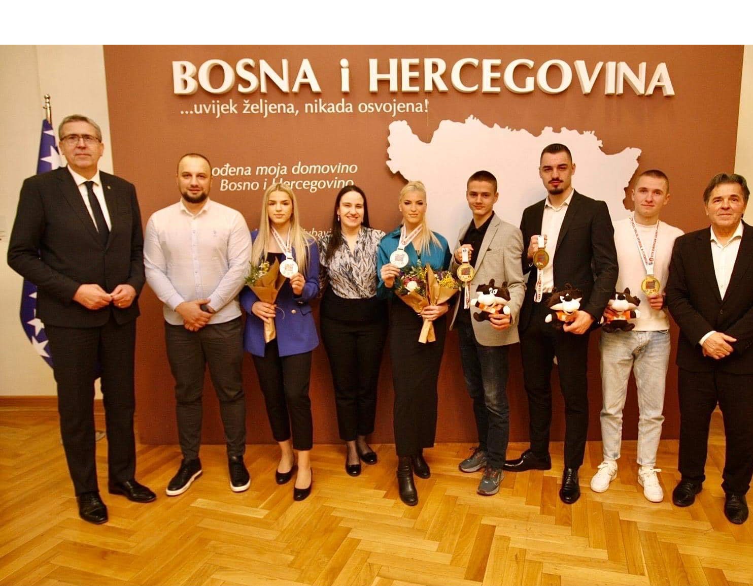 Reakcija gradonačelnice Benjamine Karić: Karate trenutno nije olimpijski sport, i u tom pogledu nismo u mogućnosti izvršiti izuzetke, jer nije u skladu s propisima
