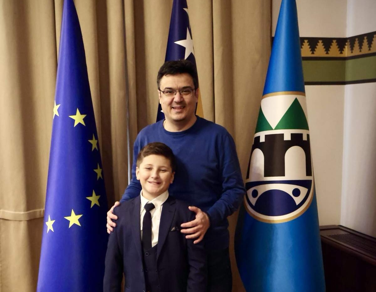 Predrag Puharić u Vijećnici ugostio jedanaestogodišnjeg Ahmeda Nura Mehmetovića
