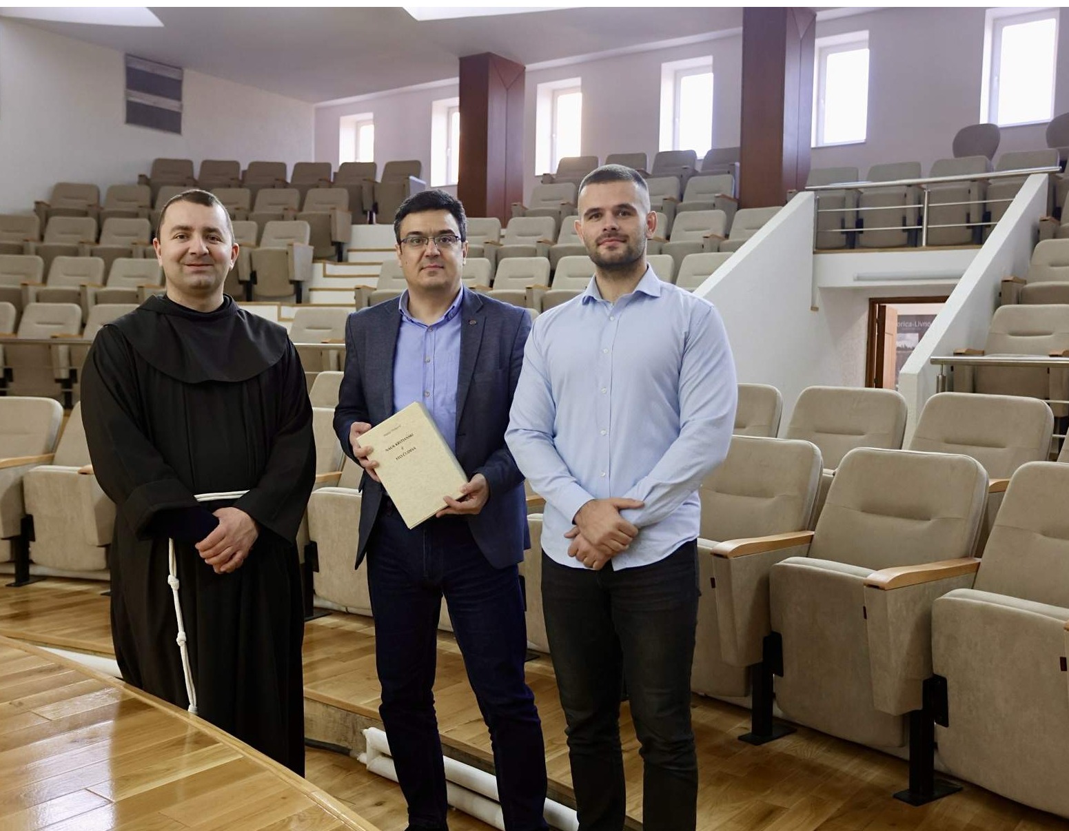 Gradonačelnik Puharić u posjeti Franjevačkoj teologiji u Nedžarićima