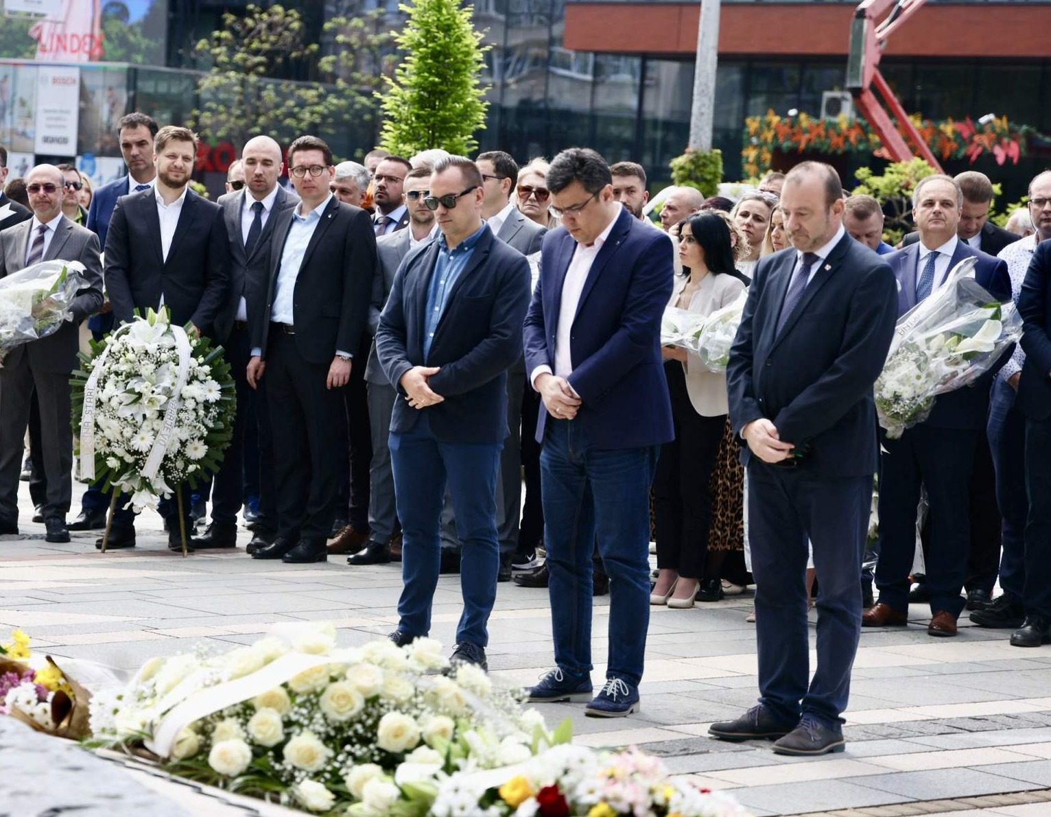 Izaslanstvo Grada Sarajeva predvođeno gradonačelnikom Puharićem obilježilo Dan sjećanja na ubijenu djecu opkoljenog Sarajeva