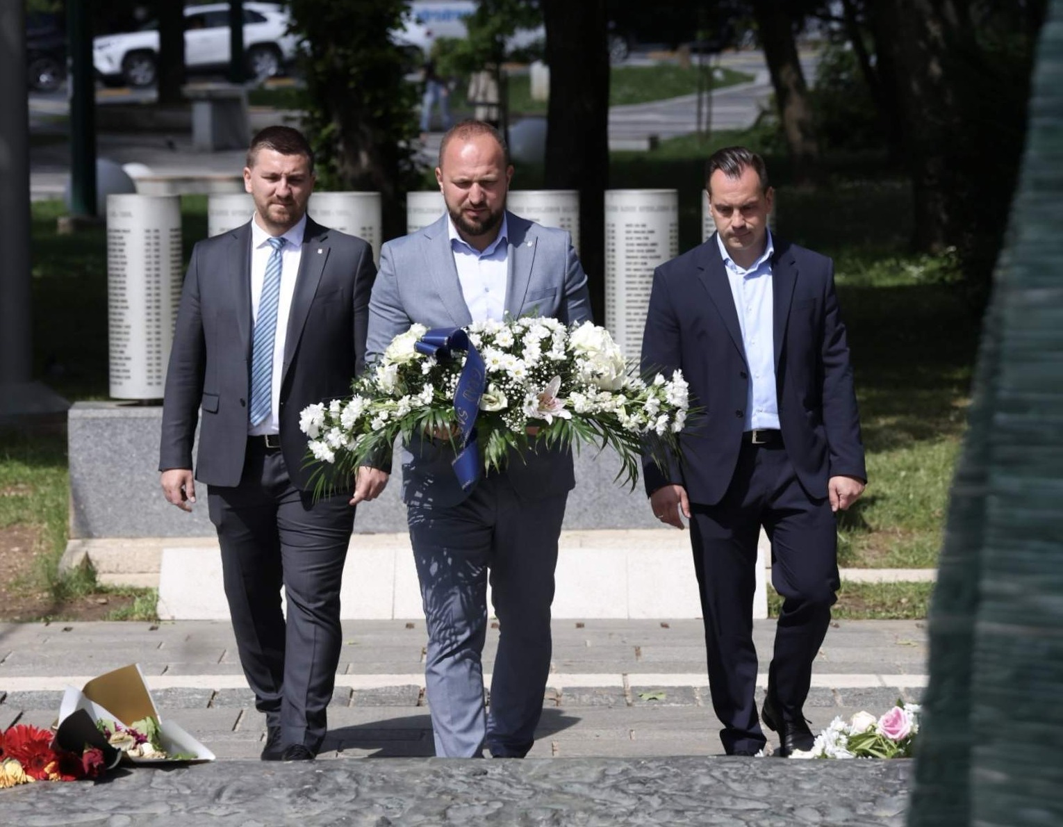 Višestruko simboličan 9. svibanj: Izaslanstvo Grada Sarajeva obilježavanje počelo odavanjem počasti i polaganjem cvijeća