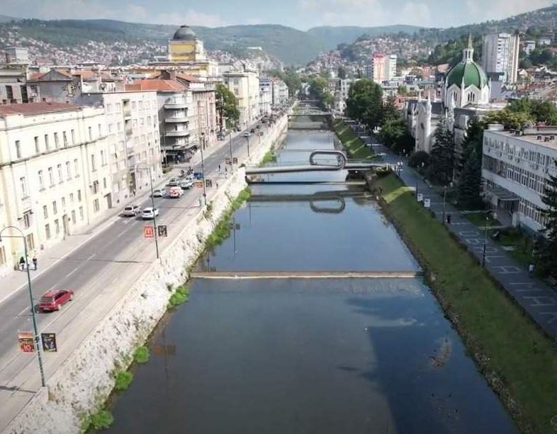 Grad Sarajevo: U tijeku redovno održavanje korita rijeke Miljacke